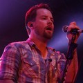 David Cook Menyanyikan 'Fade Into Me' Saat Konser di Indonesia