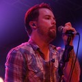 David Cook Menyanyikan 'Fade Into Me' Saat Konser di Indonesia