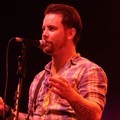 David Cook Menyanyikan 'Fade Into Me' Saat Konser di Indonesia