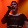 Aksi Regina Ivanova di Konser David Cook