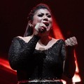 Aksi Regina Ivanova di Konser David Cook