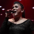 Aksi Regina Ivanova di Konser David Cook