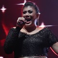 Aksi Regina Ivanova di Konser David Cook