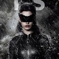 Anne Hathaway Sebagai Selina Kyle/Catwoman di Poster Film 'The Dark Knight Rises'