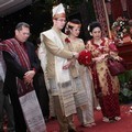 Astrid Tiar dan Gerhard Reinaldi Gelar Upacara Adat di Gedung Dhanapala