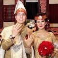 Astrid Tiar dan Gerhard Reinaldi Pamer Cincin Pernikahan