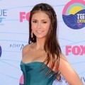 Nina Dobrev Hadir di Teen Choice Awards 2012