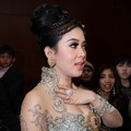 Syahrini Hadir di Resepsi Pernikahan Astrid Tiar
