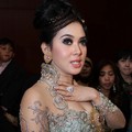 Syahrini Hadir di Resepsi Pernikahan Astrid Tiar