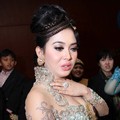 Syahrini Hadir di Resepsi Pernikahan Astrid Tiar