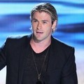 Chris Hemsworth Saat Menerima Penghargaan di Teen Choice Awards 2012