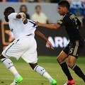 Sebastien Bassong vs Sean Franklin di Laga Tottenham Hotspur Lawan LA Galaxy