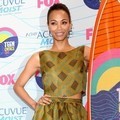Zoe Saldana Menerima Penghargaan di Teen Choice Awards 2012
