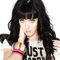 Katy Perry Berpose untuk Majalah Nylon