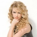 Taylor Swift Berpose untuk Majalah Blender