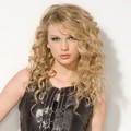 Taylor Swift Berpose untuk Majalah Blender
