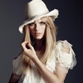 Taylor Swift Berpose untuk Majalah Elle