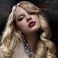 Taylor Swift Berpose untuk Majalah InStyle