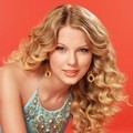Taylor Swift Berpose untuk Majalah Self