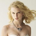Taylor Swift Berpose untuk Majalah Teen Vogue