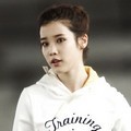 IU Berpose untuk Promo Iklan Le Coq Sportif