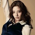Son Dam Bi Berpose untuk Majalah CeCi