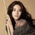 Son Dam Bi Berpose untuk Majalah CeCi