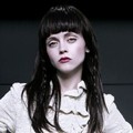 Christina Ricci Berpose untuk 'The La Book'