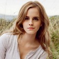 Emma Watson Berpose untuk Promo 'People Tree' Fashion
