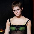 Emma Watson Berpose untuk Women's Wear Daily