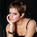 Emma Watson Berpose untuk Women's Wear Daily