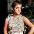 Emma Watson Berpose untuk Women's Wear Daily