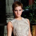 Emma Watson Berpose untuk Women's Wear Daily
