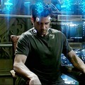 Colin Farrell Sebagai Doug Quaid/Hauser dan Bill Nighy Sebagai Matthias Lair di 'Total Recall'