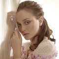 Leighton Meester Berpose untuk Majalah InStyle