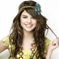 Selena Gomez Berpose untuk Majalah Seventeen