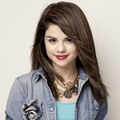 Selena Gomez Berpose untuk Majalah Seventeen