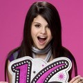 Selena Gomez Berpose untuk Majalah Tiger Beat