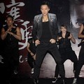 Han Geng Menyanyi di Konferensi Pers Album Kedua