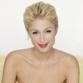 Paris Hilton Berpose untuk Majalah Glamour