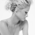 Paris Hilton Berpose untuk Majalah Glamour