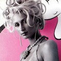 Paris Hilton Berpose untuk Promo Versace Katalog Fashion