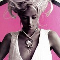 Paris Hilton Berpose untuk Promo Versace Katalog Fashion