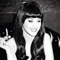 Katy Perry Tampil Klasik difoto oleh Ellen von Unwerth