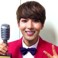 Ryeowook Memamerkan Piala Kemenanganya di Acara KBS 'Imortal Song 2'