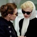 Zoe Wanamaker dan Michelle Williams di My Week With Marilyn