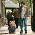 Mark Wahlberg Sebagai John Bennett di Film 'Ted'
