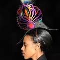 Hiasan Kepala Unik Karya Philip Treacy