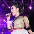Penampilan Syahrini di Inbox Awards SCTV 2012