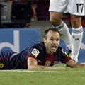 Andres Iniesta Berjuang Keras Demi Barcelona di El Clasico